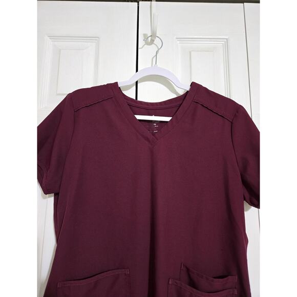 Medcouture medium plum scrub top with pockets - Picture 3 of 9